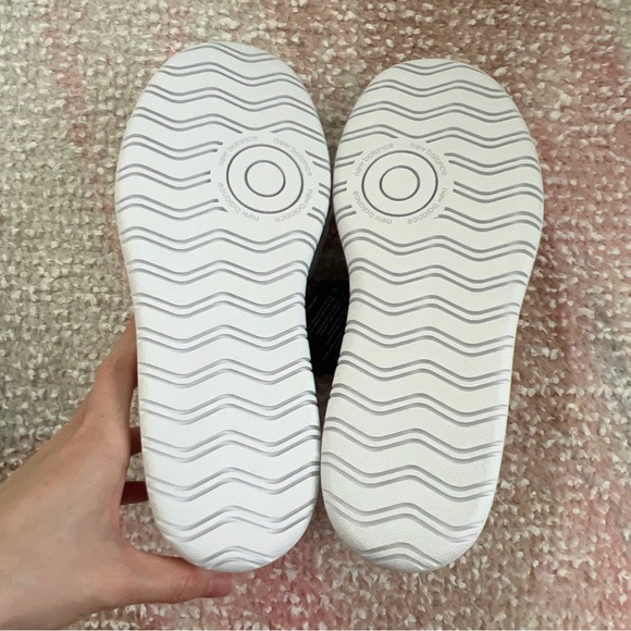 New Balance Women's White Sneakers with Teal Heel - Picture 10 of 10